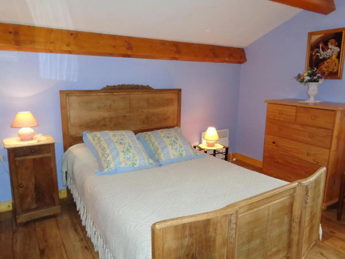 Gite De La Croix Apinac Holiday home